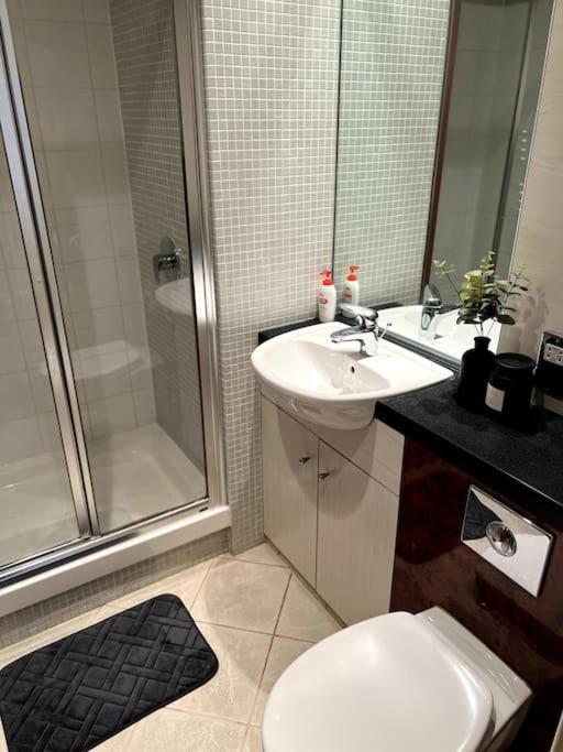 Entire Flat, 2 Bedroom & 2 Bathrooms In Μπέρμιγχαμ Εξωτερικό φωτογραφία